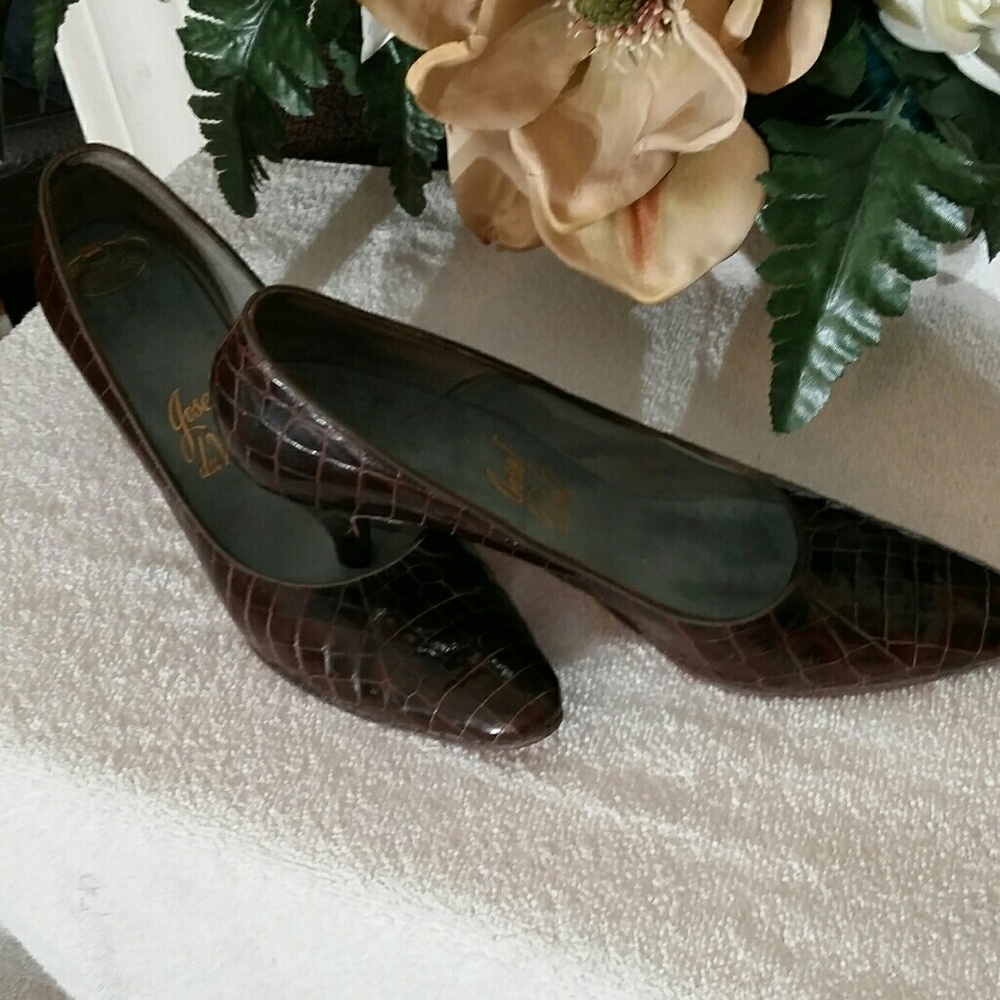 Beautiful Josef du Val alligator heels